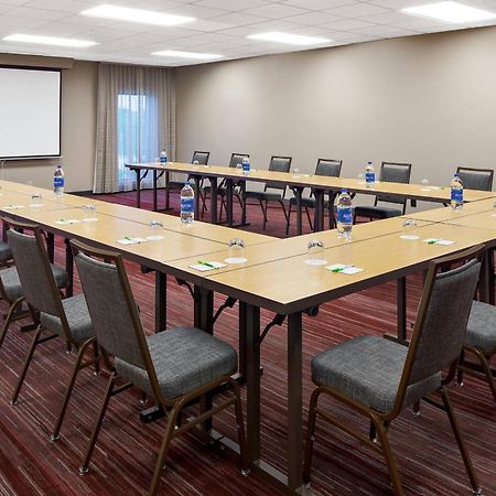 Courtyard By Marriott Pittsburgh Airport Hotel Coraopolis Buitenkant foto