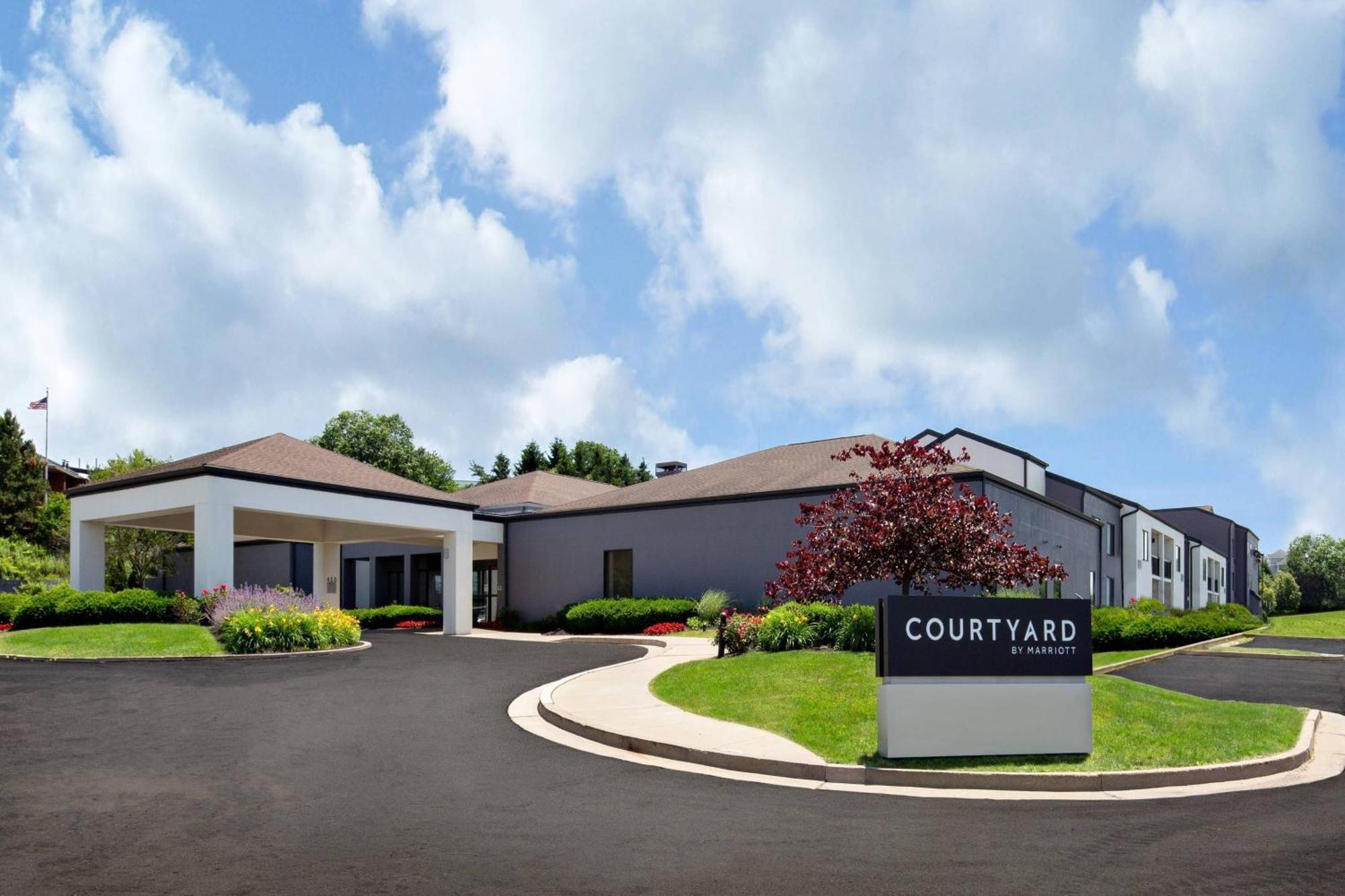 Courtyard By Marriott Pittsburgh Airport Hotel Coraopolis Buitenkant foto