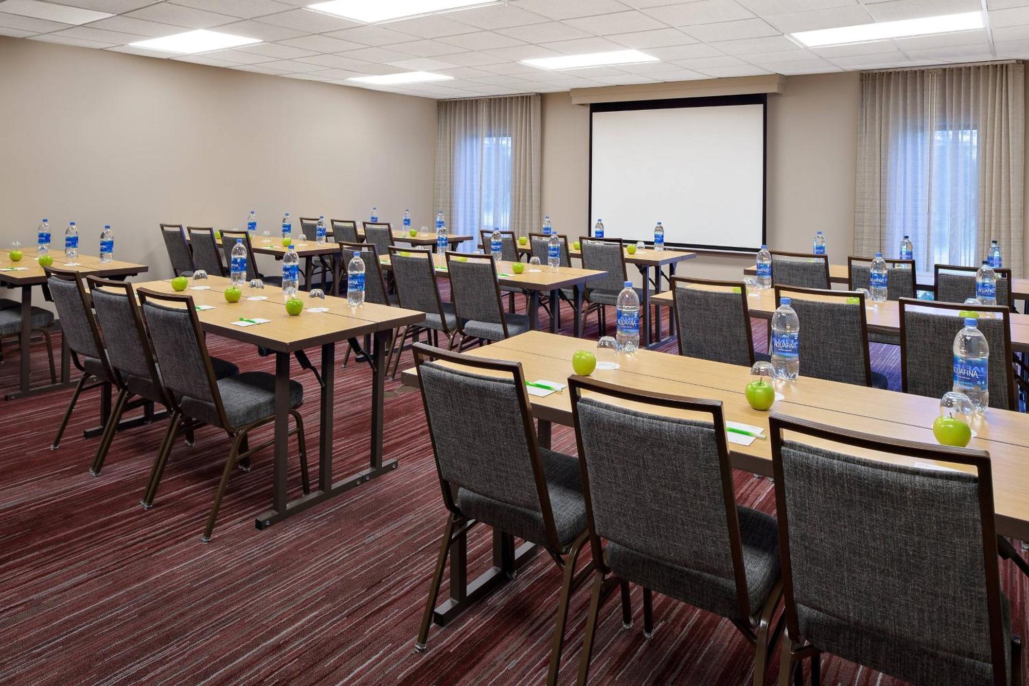 Courtyard By Marriott Pittsburgh Airport Hotel Coraopolis Buitenkant foto