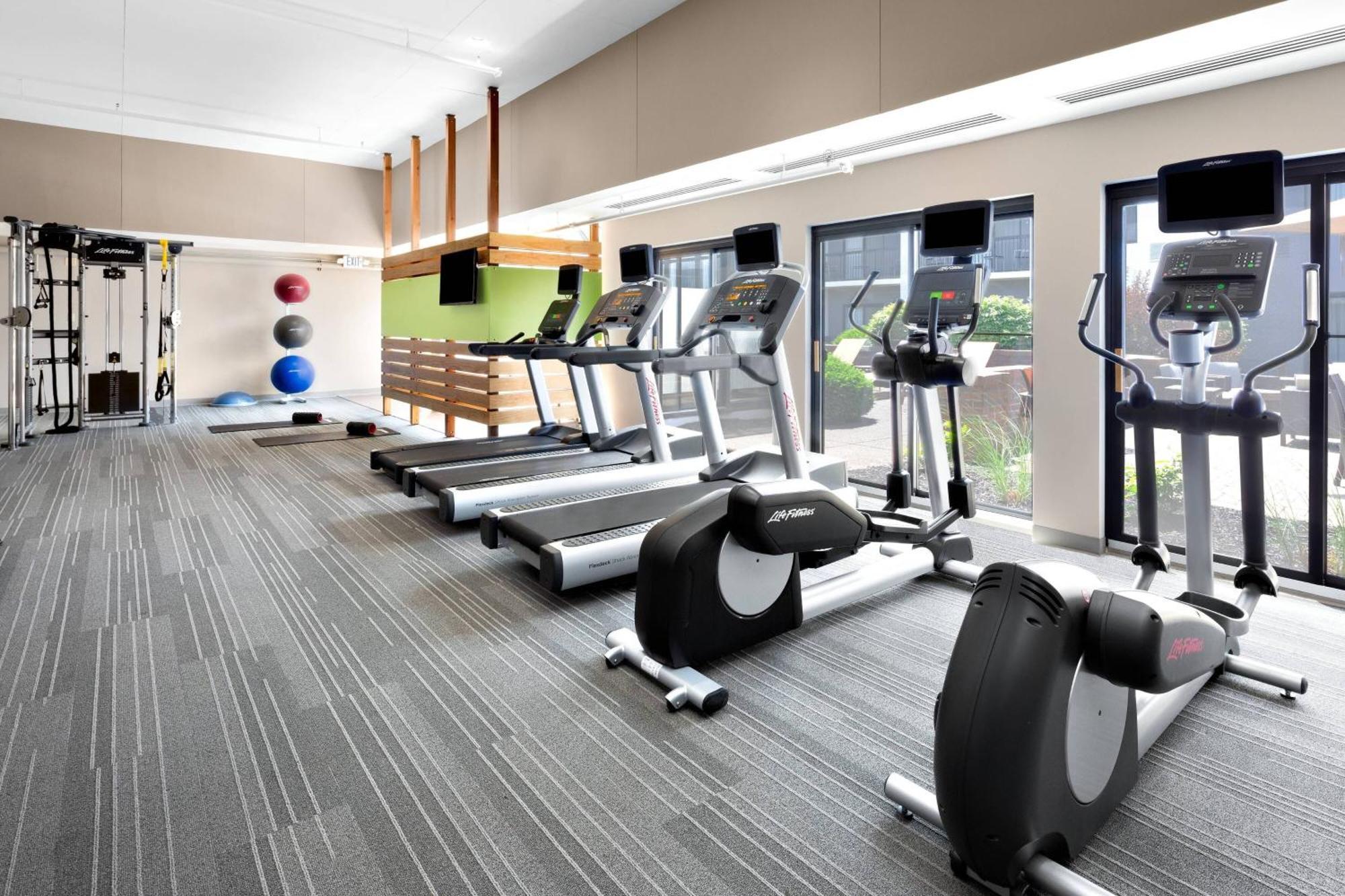 Courtyard By Marriott Pittsburgh Airport Hotel Coraopolis Buitenkant foto