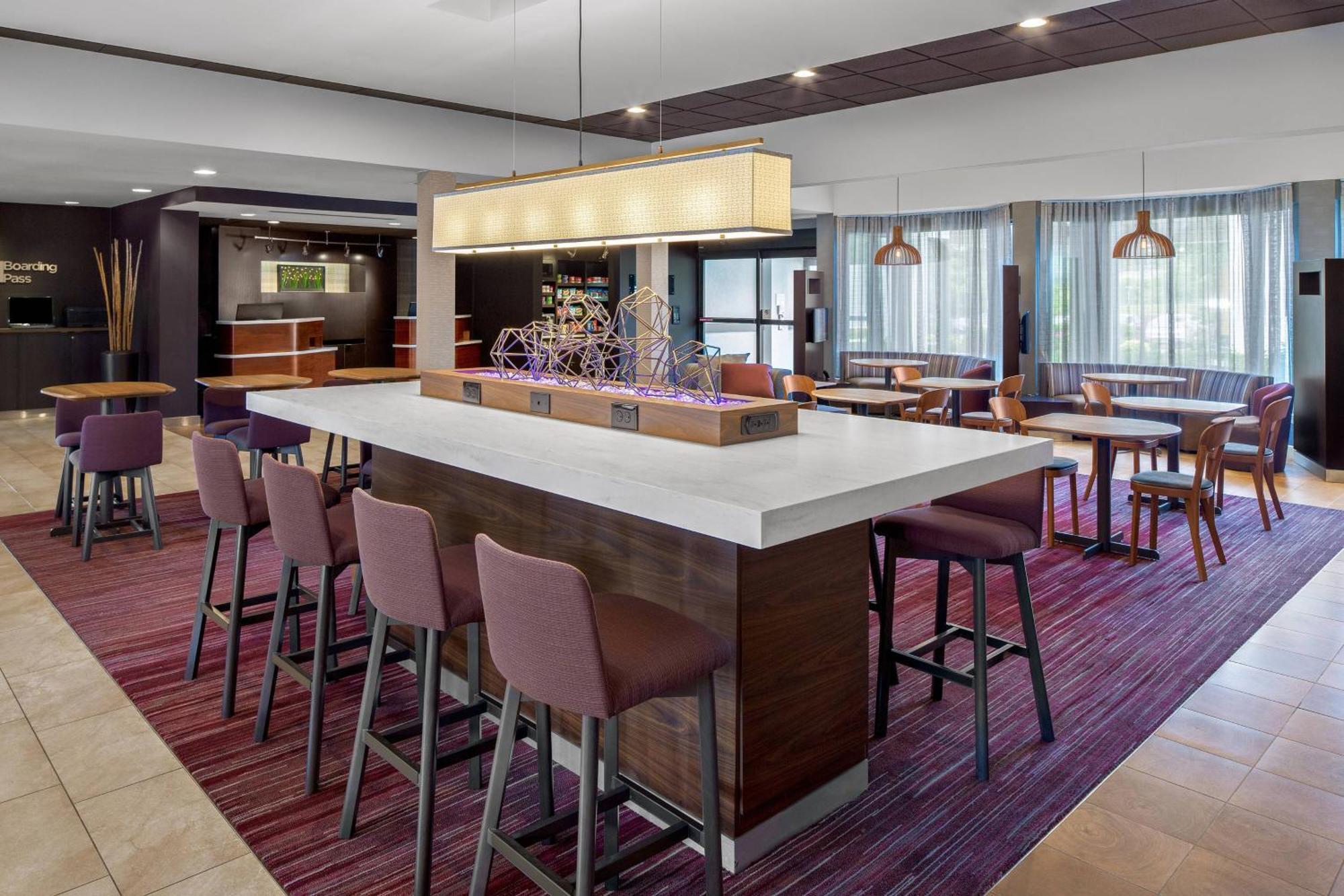 Courtyard By Marriott Pittsburgh Airport Hotel Coraopolis Buitenkant foto
