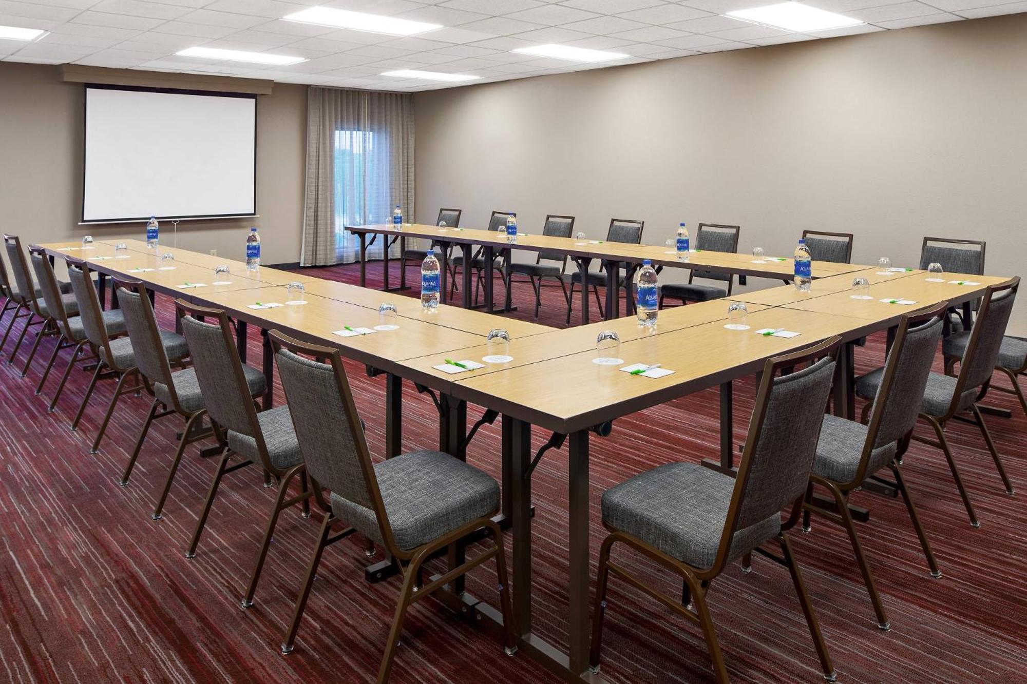 Courtyard By Marriott Pittsburgh Airport Hotel Coraopolis Buitenkant foto