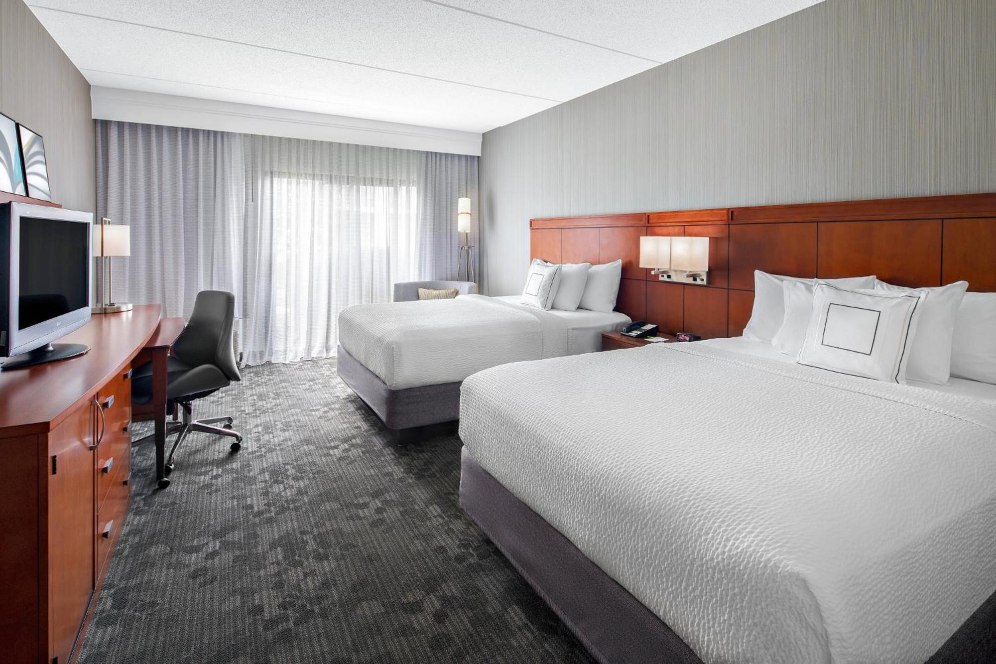 Courtyard By Marriott Pittsburgh Airport Hotel Coraopolis Buitenkant foto