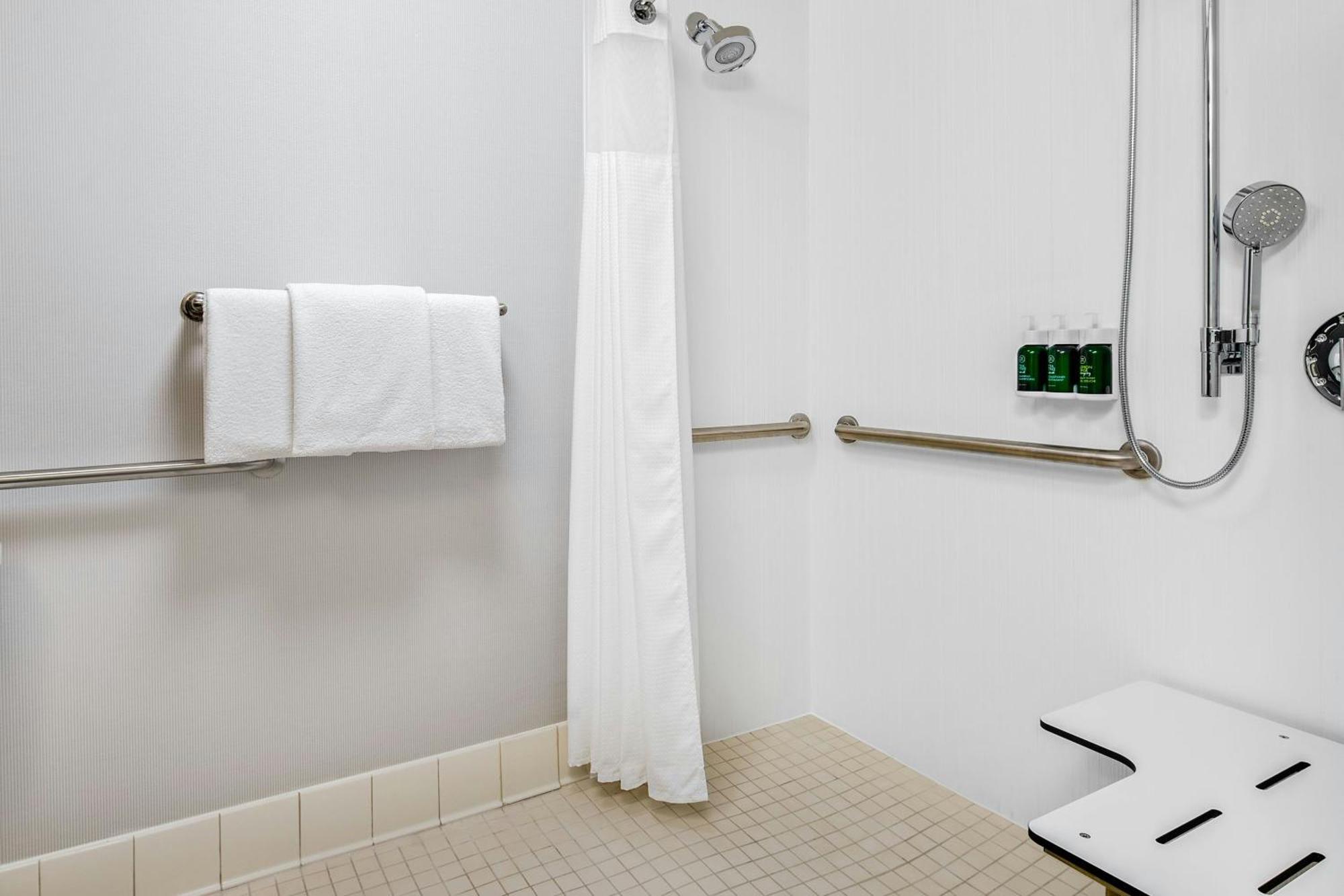 Courtyard By Marriott Pittsburgh Airport Hotel Coraopolis Buitenkant foto