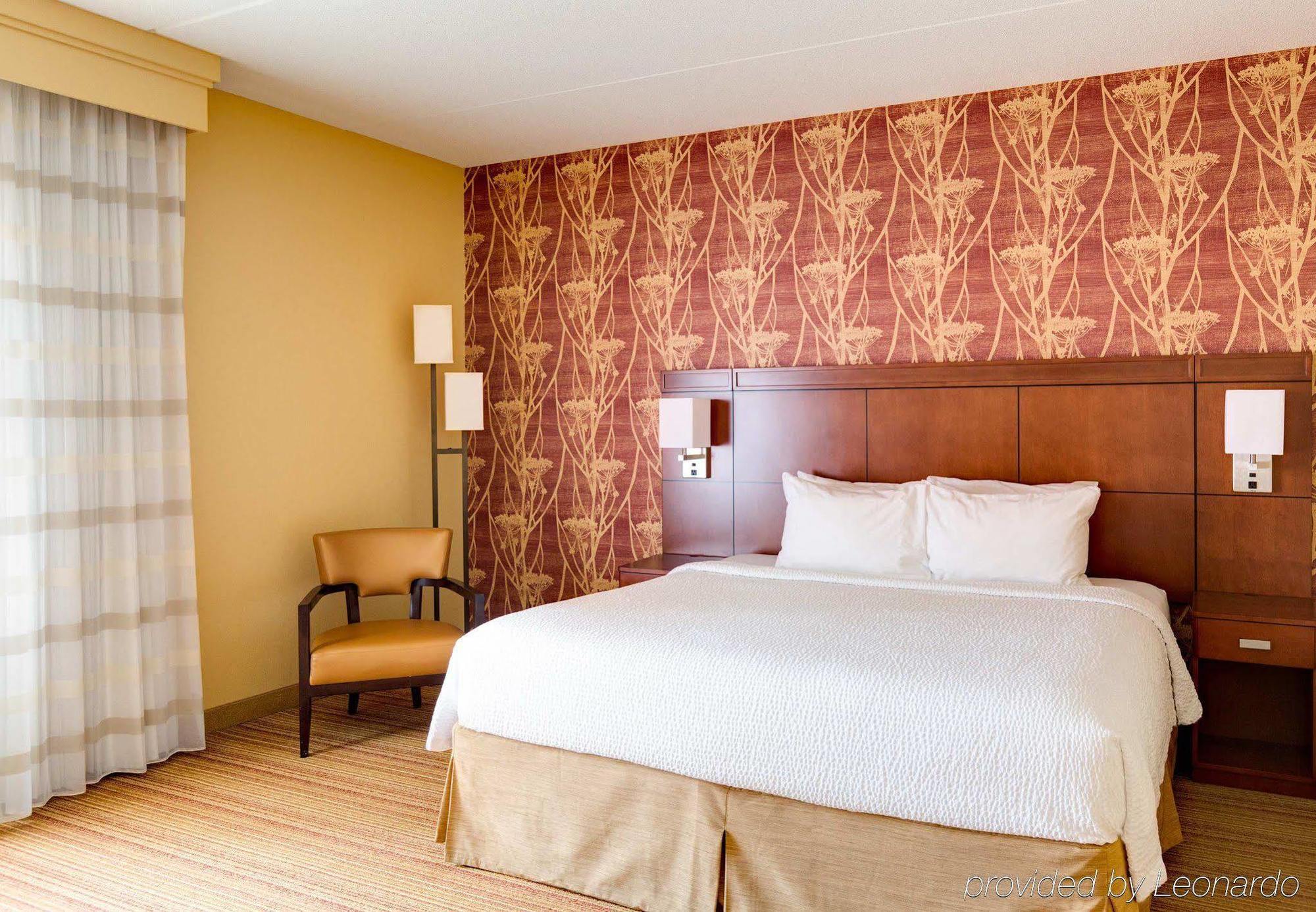 Courtyard By Marriott Pittsburgh Airport Hotel Coraopolis Buitenkant foto