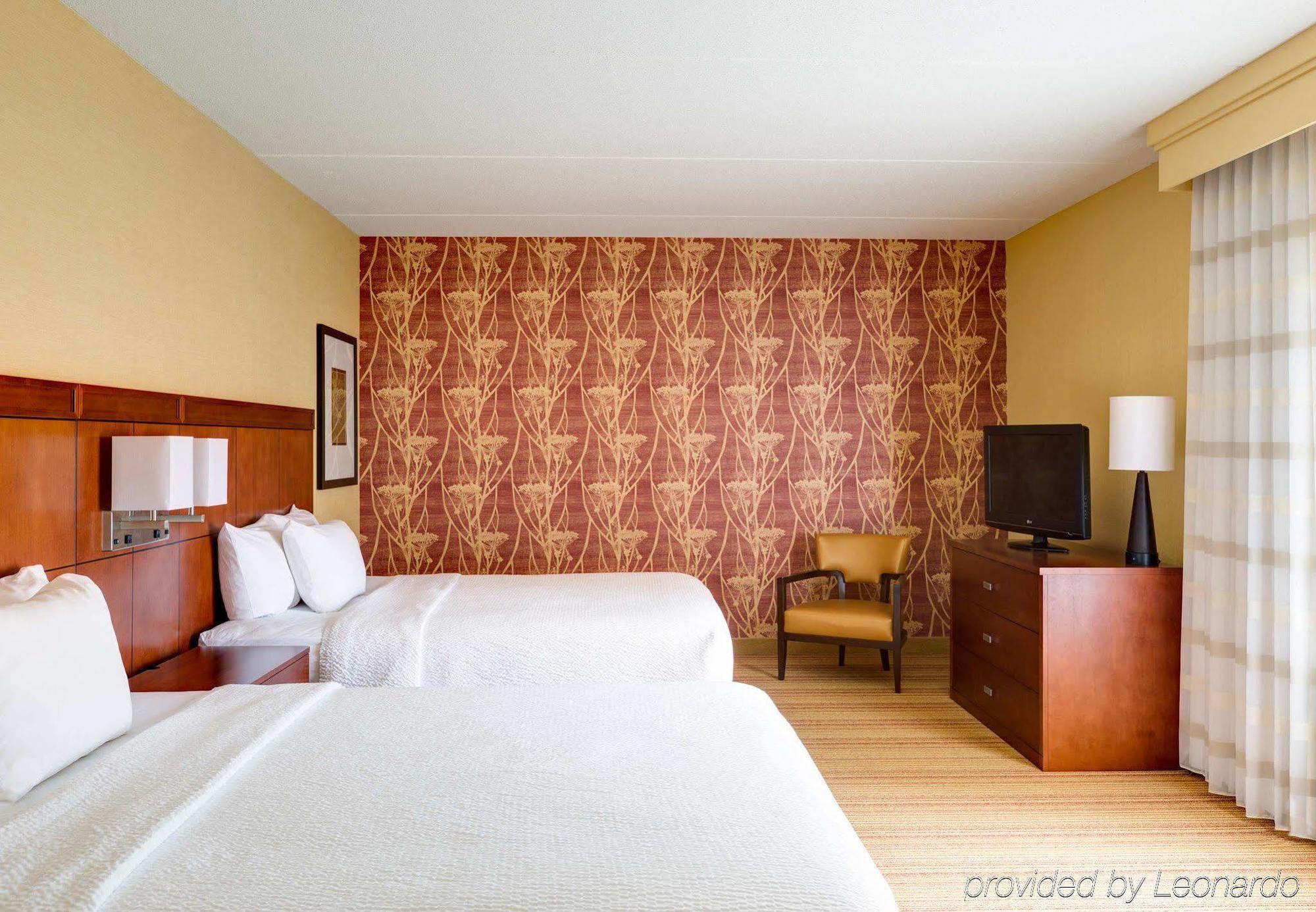 Courtyard By Marriott Pittsburgh Airport Hotel Coraopolis Buitenkant foto