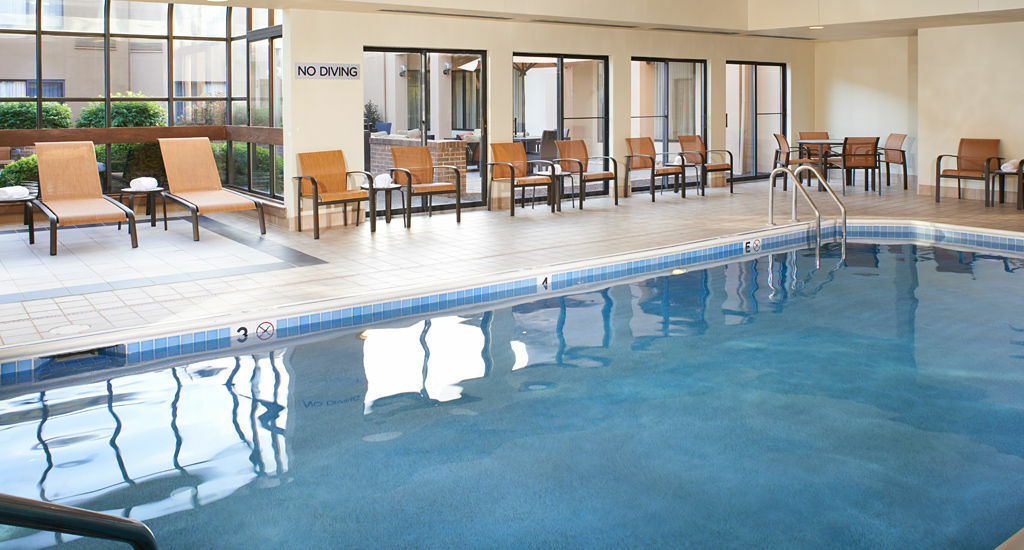 Courtyard By Marriott Pittsburgh Airport Hotel Coraopolis Buitenkant foto